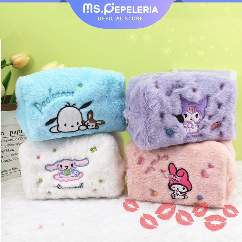 

Sanrio Jepang kartun bordir tas kosmetik ins gaya anjing kayu manis lucu Kulomi kapasitas besar kasus pena mewah/tas kosmetik persegi kapasitas besar-Ms.Pepeleria