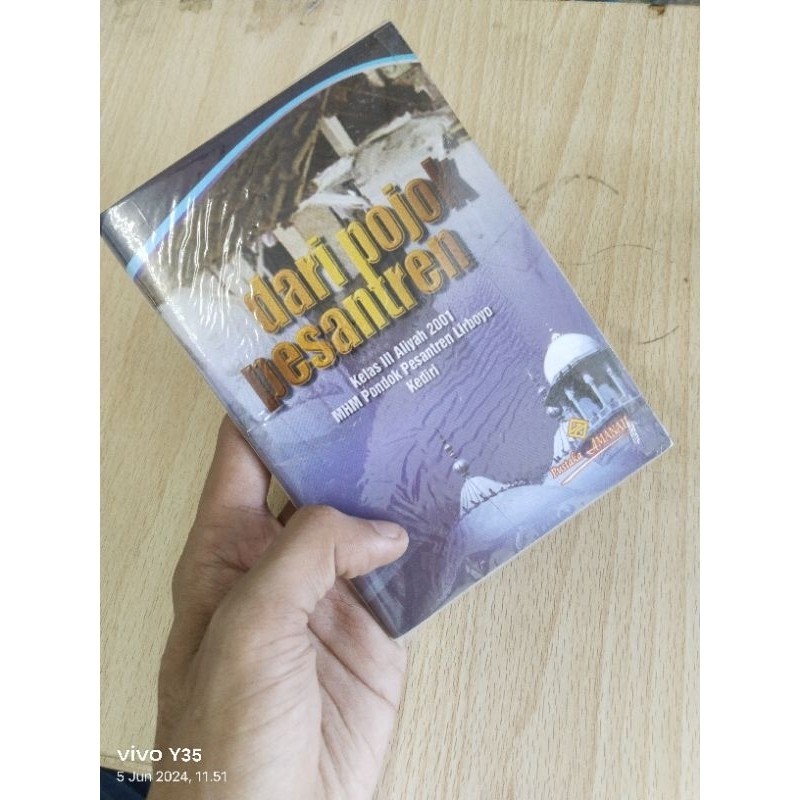 Dari Pojok Pesantren / dari pojok pesantren / DARI POJOK PESANTREN / SAKU