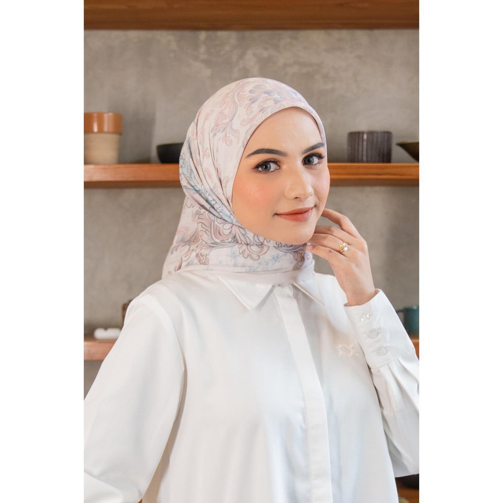 Wearing Klamby - Danisha Scarf (Minor)