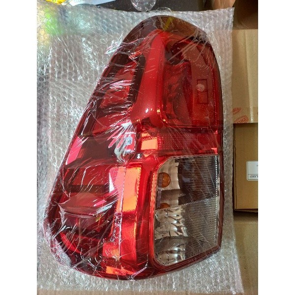 LAMPU REM BELAKANG STOP LAMP HILUX REVO 2015 2022 TIPE G & E RH / LH