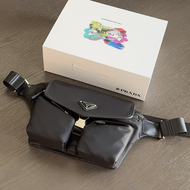 Original 2024 New Prada (with Box)  Nylon Shoulder Bag for Men's Fashionable and Stylish Black Mailm