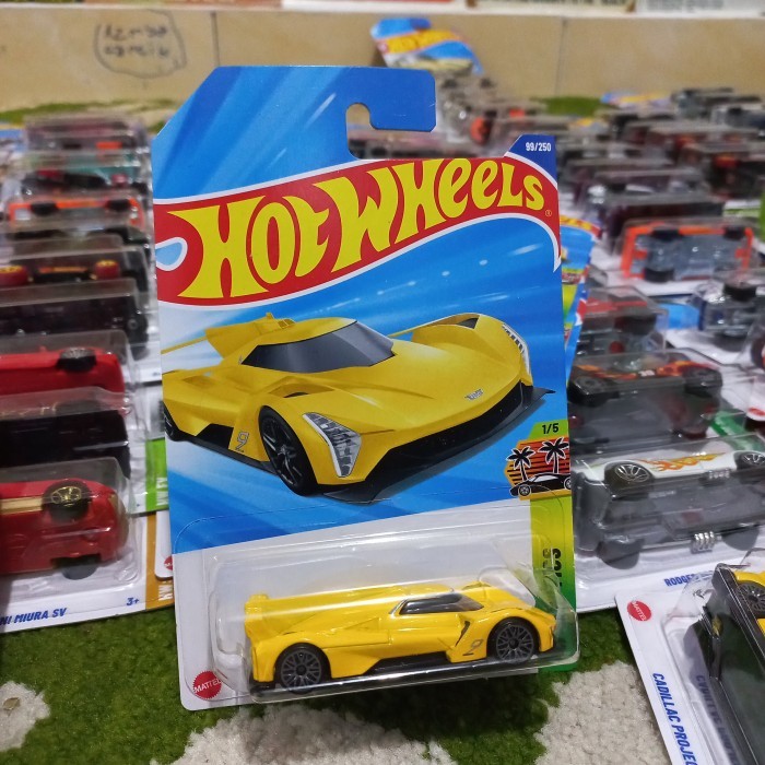 Hot Wheels Cadilac Project GTP Hypercar kuning D25 HW Exotics HYX40