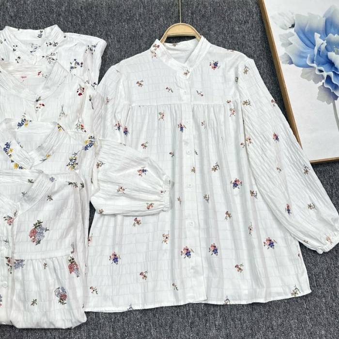 Blouse Crinkle Motif Bunga | JISOO  Blouse Crinkle - Cloudy BW