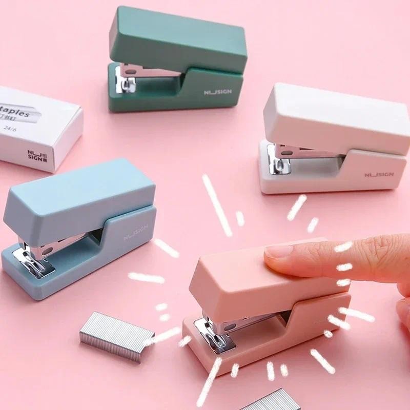 

1pc Cute mini Color Mini Stapler for Student Stationery Combo Set Convenient Small Stapler and Staples for Binding Paper