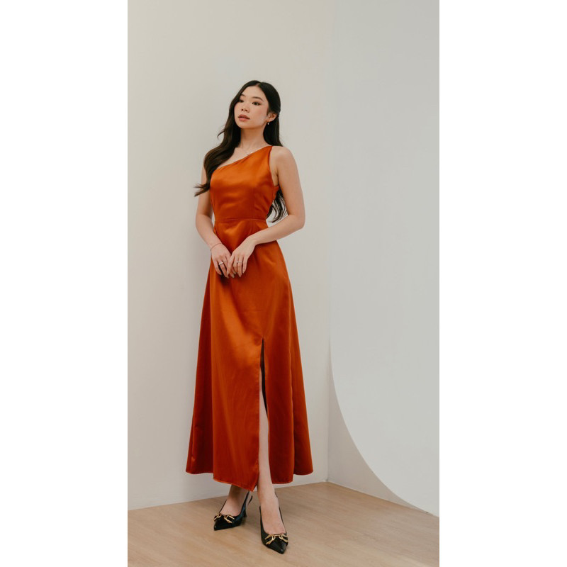 VIOR DRESS SATIN/LONG DRESS SATIN PARTY/DRESS SATIN LENGAN PANJANG/ONE SHOULDERS DRESS PARTY/DRESS M