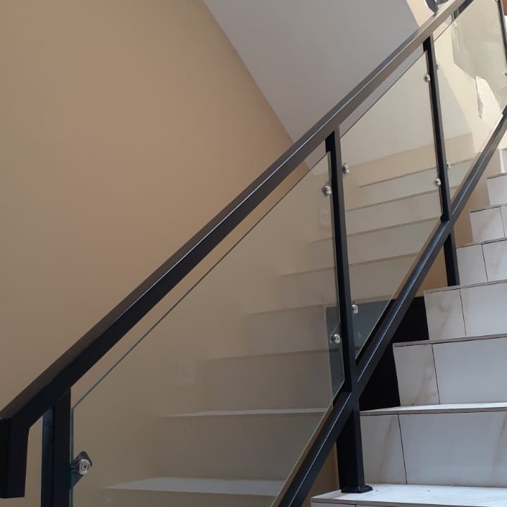 Railing pegangan tangga besi anti karat + kaca tempered | reling kaca