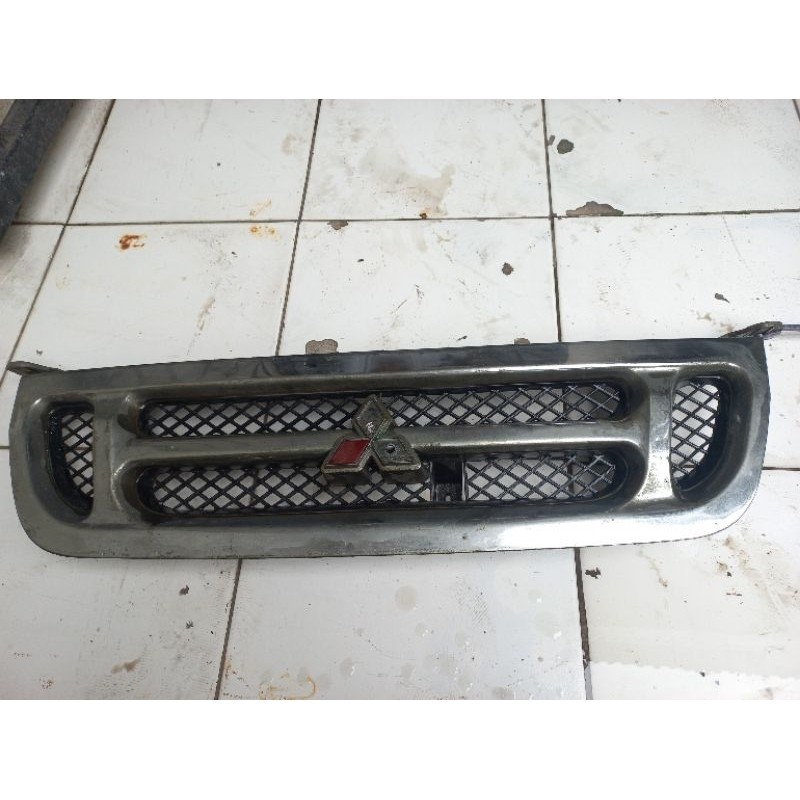 Grill Mitsubishi kuda TH 2000