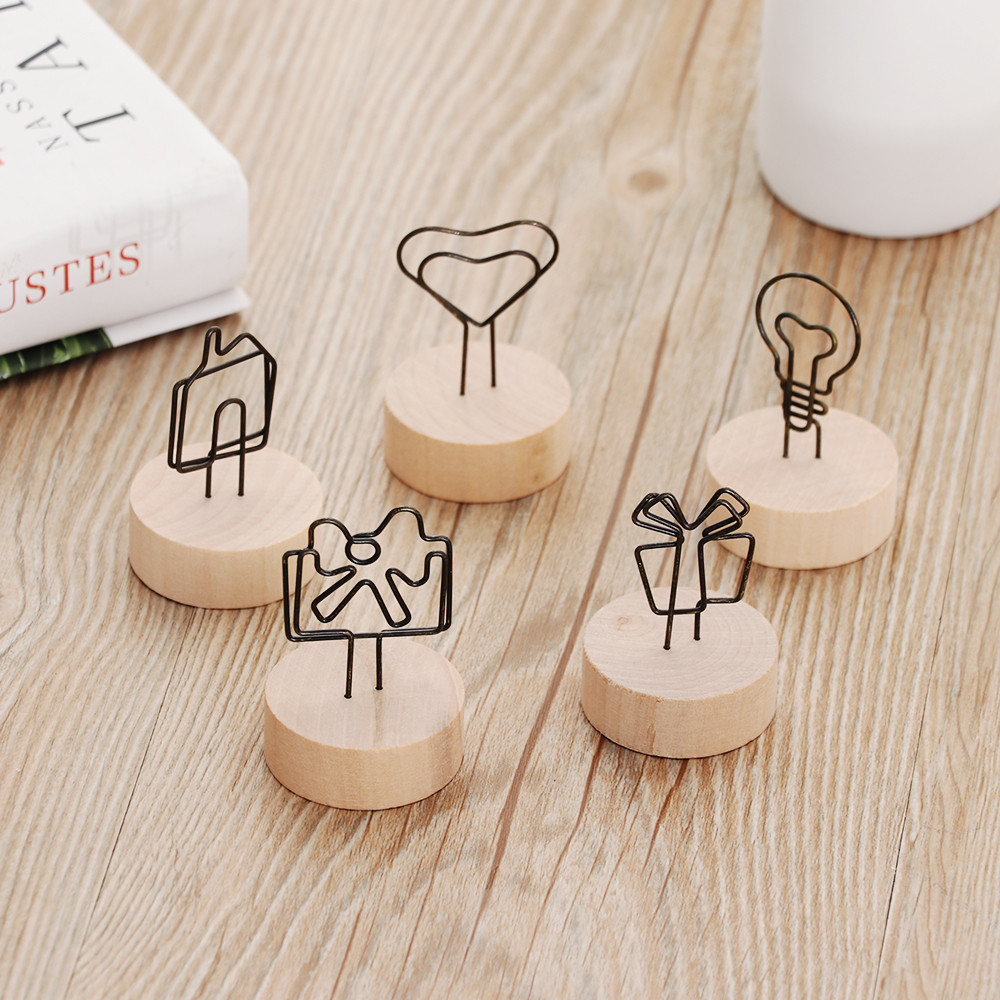 

Cute Design Clamps Stand Round Wooden Holder Place Card Paper Clamp Desktop Decoration Table Numbers Holder Photos Clips