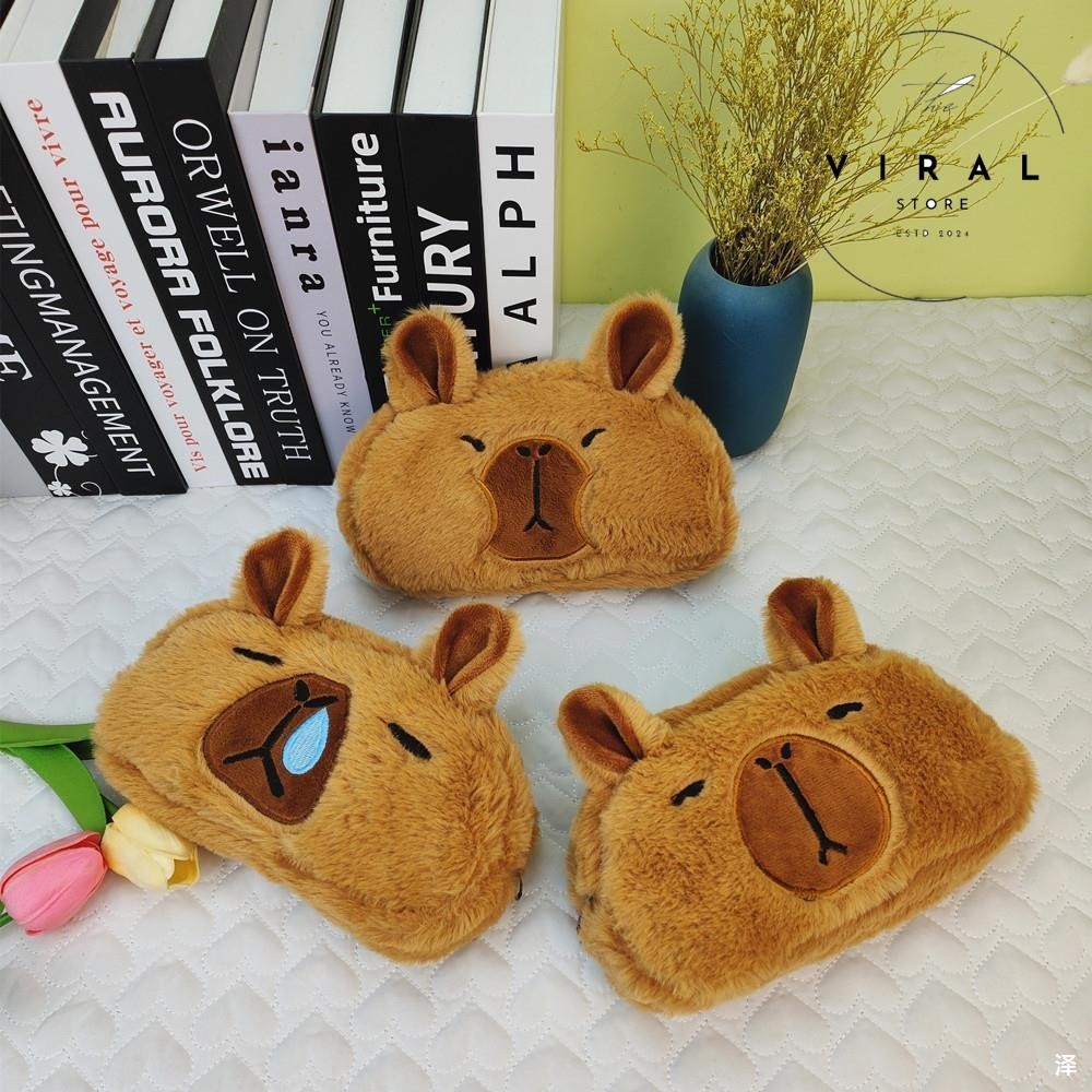 

HYPE N FANCY KOTAK PENSIL TEPAK BAHAN KAIN PLUSHIE LEMBUT SEPERTI BONEKA KARAKTER CAPYBARA WAJAH CAPPYBARA KAPIBARA ALAT TULIS KANTOR FANCY ATK TERMURAH