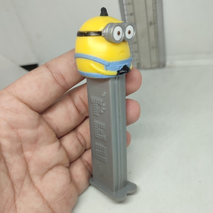 

FV99 PEZ Candy Dispenser Only Despicable Me Minion Original