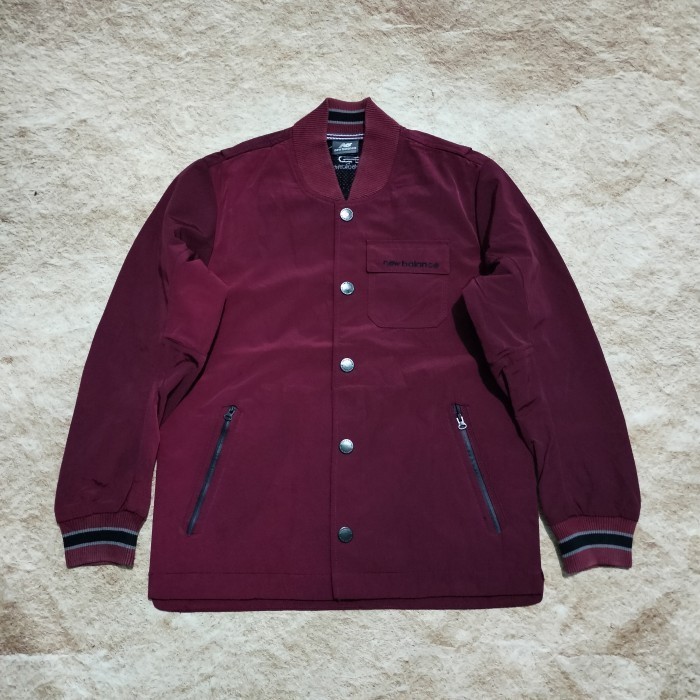 jaket varsity bomber NEW BALANCE merah maroon jaket baseball coat waterproof anti air size M