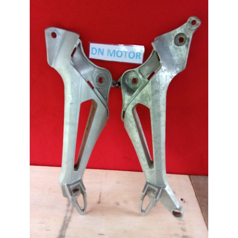 dudukan footstep belakang revo 100 old,supra x 125 injection second ori copotan