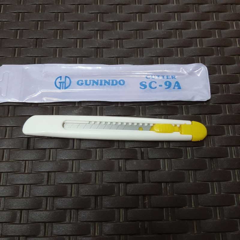 

Gunindo Cutter Kecil Transparan