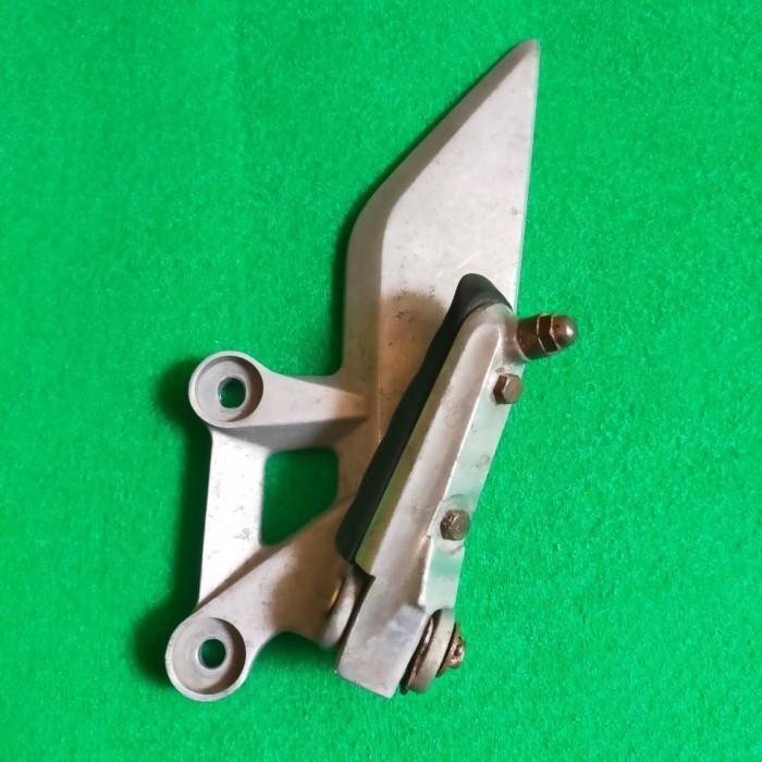 Dudukan Step FootStep Foot Step depan bagian kiri Honda CB150R CB 150 R original