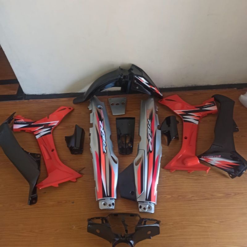 BODI HALUS YAMAHA FIZ R FIZ R TERBARU WARNA SILVER ORANGE HITAM terbaik