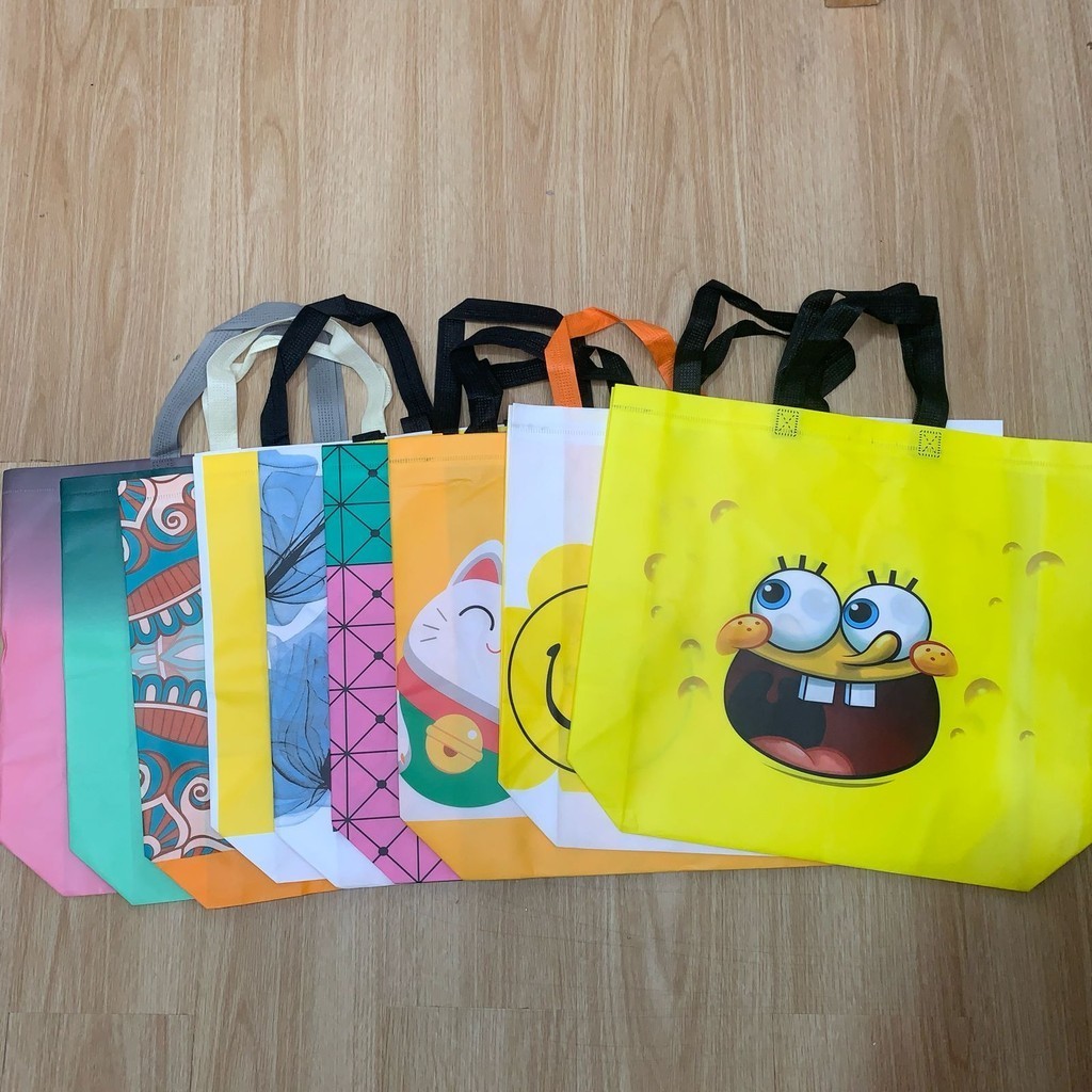 

GOODIEBAG UKURAN KECIL SEDANG 23 x 27 x 10 cm RANDOM KODE T-1343 Tas Belanja / Tote Bag Kain Motif Premium Kantong Jumbo Tas Kado Kantong Hampers Souvenir