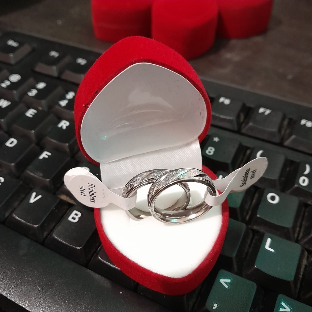 Cincin Couple titanium tunangan Free Box LOVE