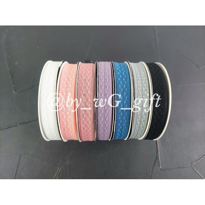 

Pita Jala Motif Jahit Bulat; Lebar 2 cm; Panjang 50 Yard