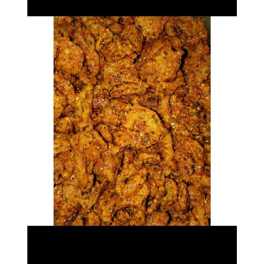 

KULIT AYAM PEDAS DAUN JERUK 1KG KRIPIK KULIT AYAM SNACK KULIT CRISPY