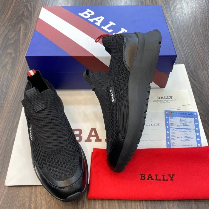 SEPATU SNEAKERS SLIP ON PRIA BRANDED IMPORT / SNEAKERS TANPA TALI PRIA BRANDED CASUAL