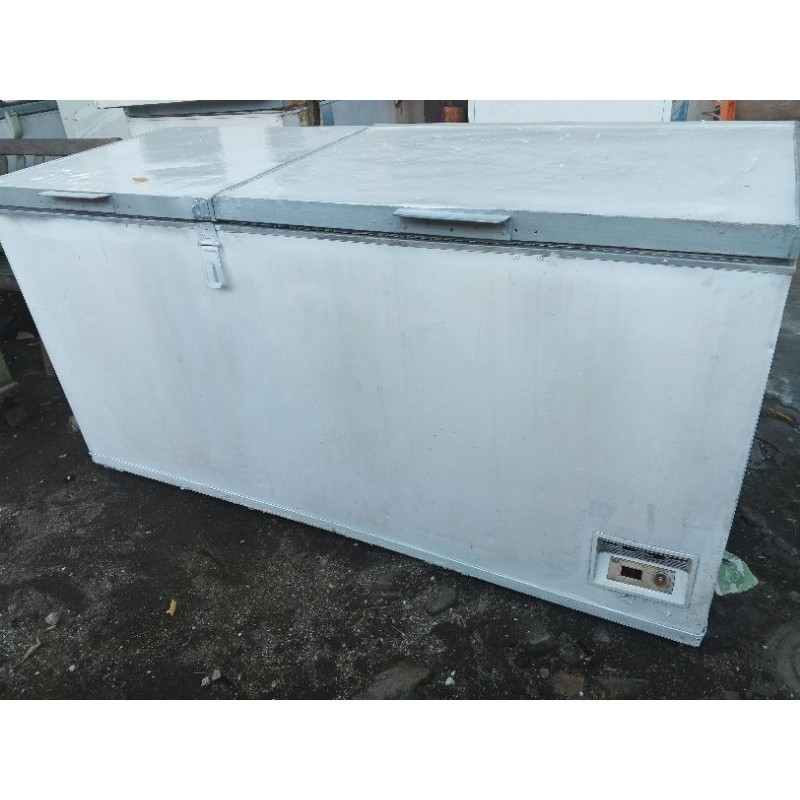 Freezer box 600 liter second bekas gea