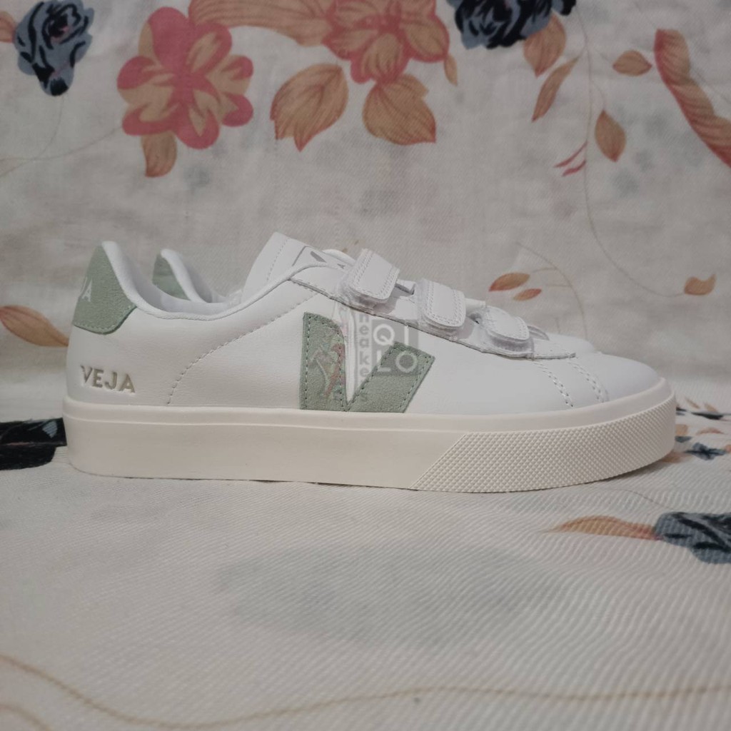 Sepatu Veja White Green