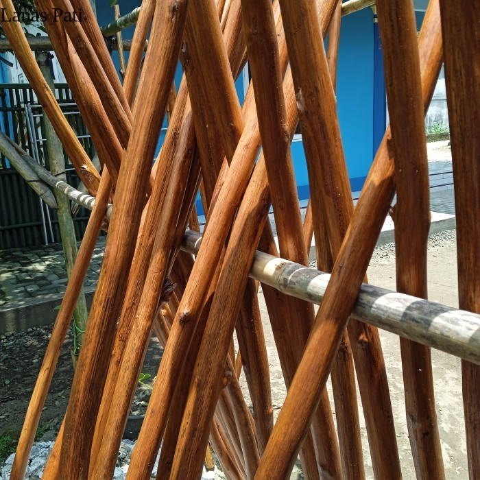 

Ranting Kayu Jati Macrame Sudah Di sirlak /250 cm /10*Batang Randomm XD4