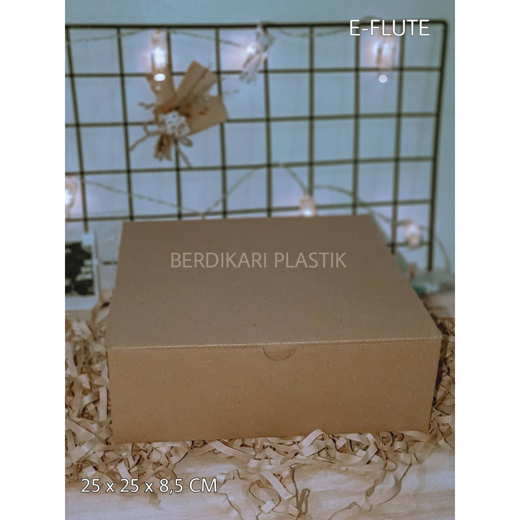 

Box Kardus E-Flute Coklat Untuk Packaging Olshop Sovenir 25x25x8,5 CM