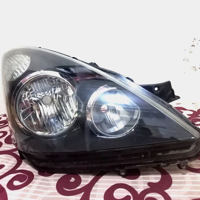 Headlamp Lampu Depan Toyota Wish Kanan Non HID