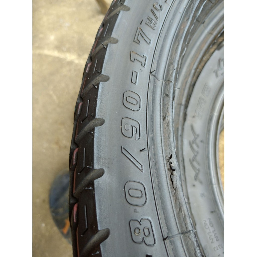 ban motor ukuran 80-90-17 merek IRC  kualitas ban 70% ketebalan 80%