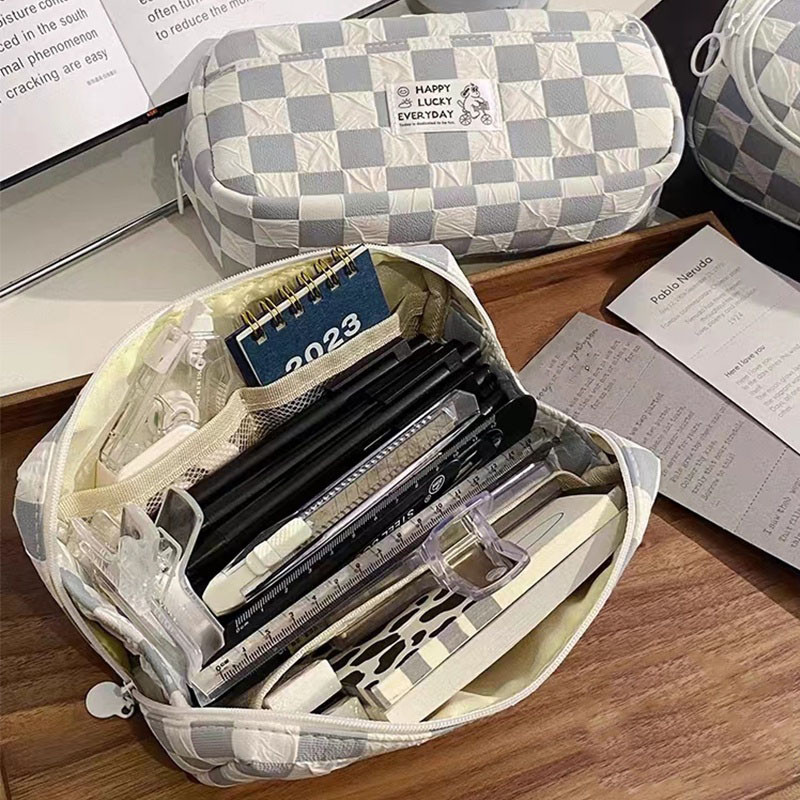 

Tempat Pensil Kotak-kotak Krim Kapasitas Besar-Hibio Present