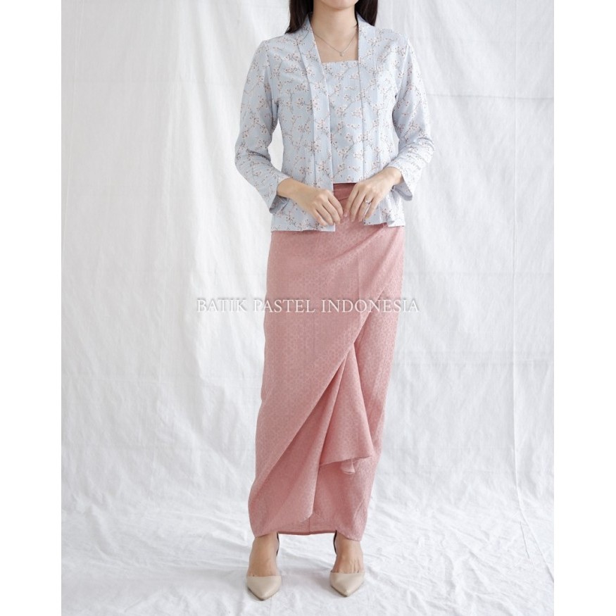 

Kanna Top Atasan Kebaya Kutubaru Batik Pastel LENGAN PANJANG - Brocade Sage