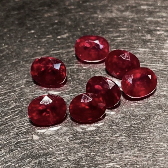 Natural Batu Ruby Red Pigeon Blood Mozambique 8x6mm oval facet Permata