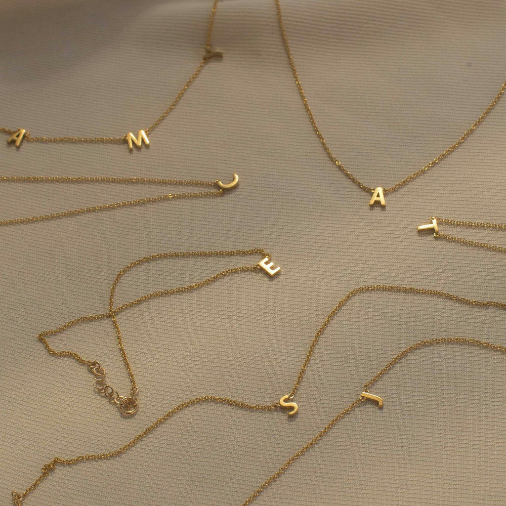 Recommended Kalung Wanita Custom Inisial - Liontin Huruf Kecil Lapis Emas/Perak, Rantai Elegan Untuk