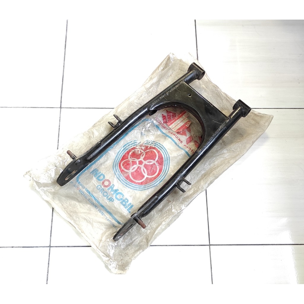 swing arm arem lengan ayun garpu belakang suzuki GP100 GP125 TRS TRZ original