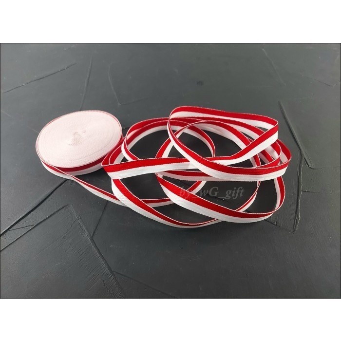 

Pita Grossgrain Merah - Putih ; Lebar 1 cm ; Panjang 28.5 yards