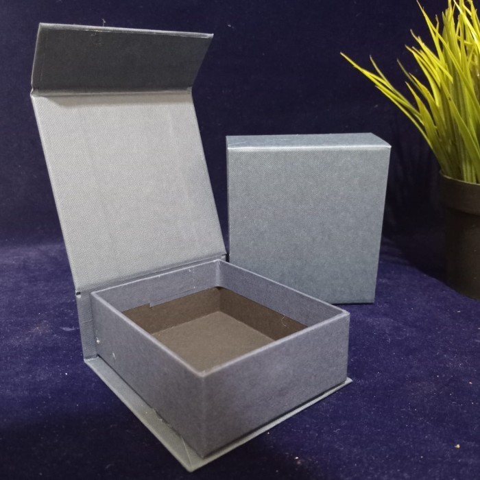 

BOX HAMPERS - BOX CORPORATE GIFT-GIFT BOX Ukuran 10 cm x 8 cm x 3.5 cm - Dark Blue