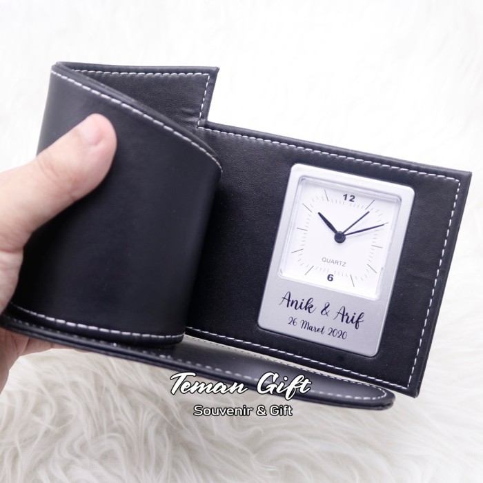 

Jam Meja Kulit Tempat Pena Pen Holder Custom Logo Brand Souvenir JK01 - Hitam