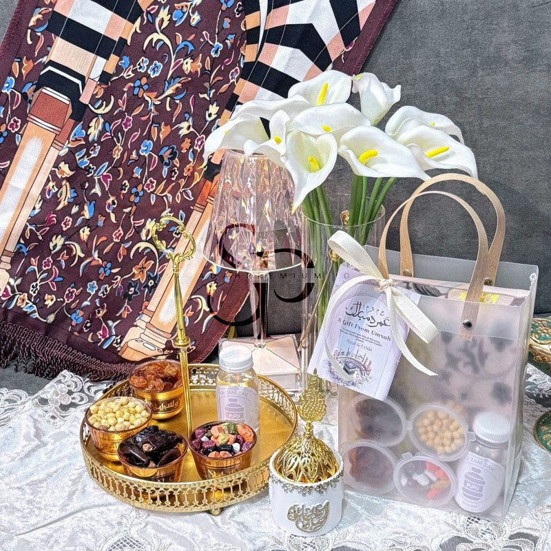 

SOUVENIR SAJADAH UMRAH GIFT / HAMPERS UMROH / OLEH OLEH LENGKAP/ keluarga oleh oleh