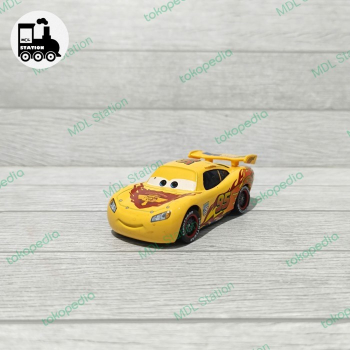 PRS99 Disney Pixar Cars - Yellow WGP Lightning McQueen (NO MARKING DIECAST)