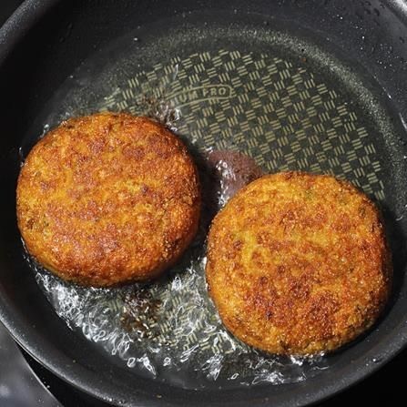 

Chicken Burger Crispy Deluxe / Fried Patty Ayam Goreng