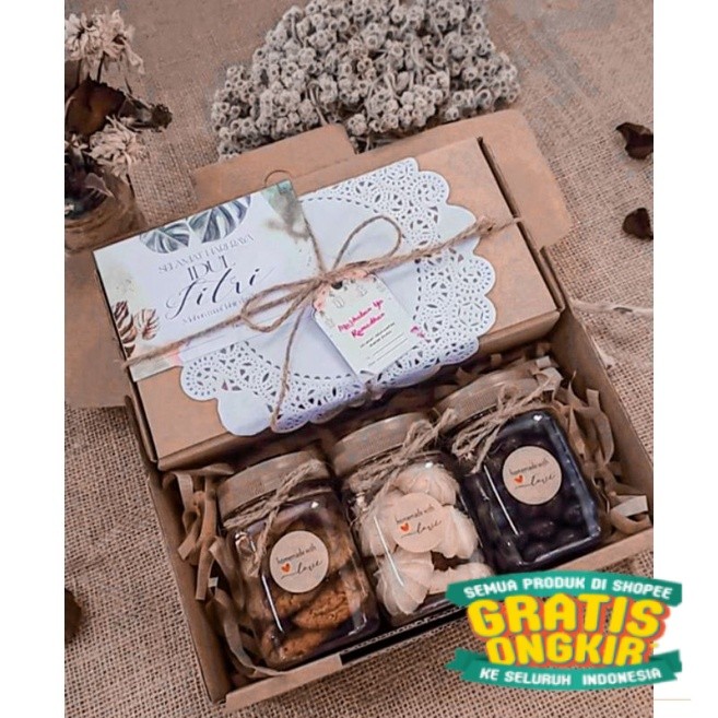 

HAMPERS KUE MINIMALIS KEMASAN JAR/gift natal/ ramadhan/IMLEK/giftbox/kado ulang tahun/graduation/ keluarga oleh oleh