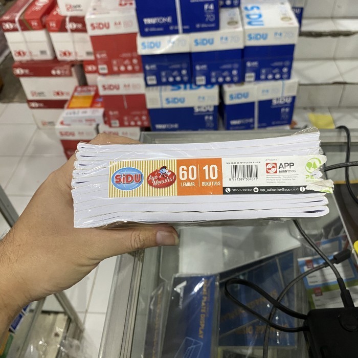 

PEMBELIAN KARTONAN - Buku Tulis Sinar Dunia 60 lembar 1 Karton isi 24 Pak. 1 Pak (Isi 10 Buku) Sidu Sampul Polos Coklat / Kraft