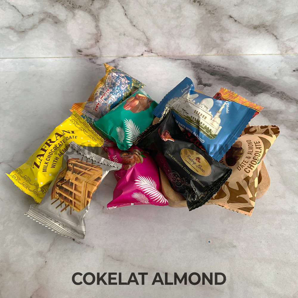 

COKLAT ISI KURMA ALMOND MIX 250gr/500gr CHOCOLATE DATES WITH ALMOND