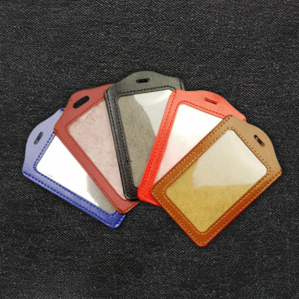 

Frame Casing Tempat ID Card Holder Wadah Card Kulit Bahan Imitasi Portrait