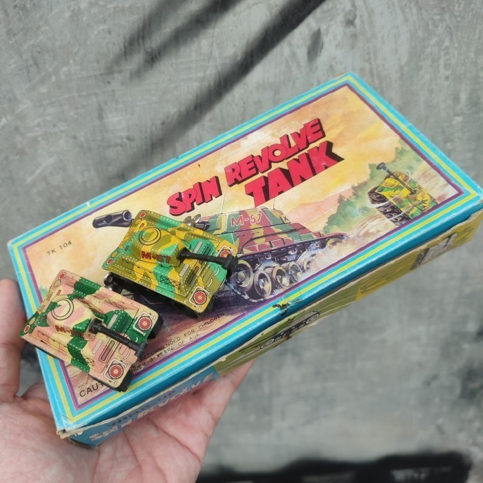 Set 5 pcs Vintage Tin Toys Spin Revolve Tank Mainan Jadul Besi
