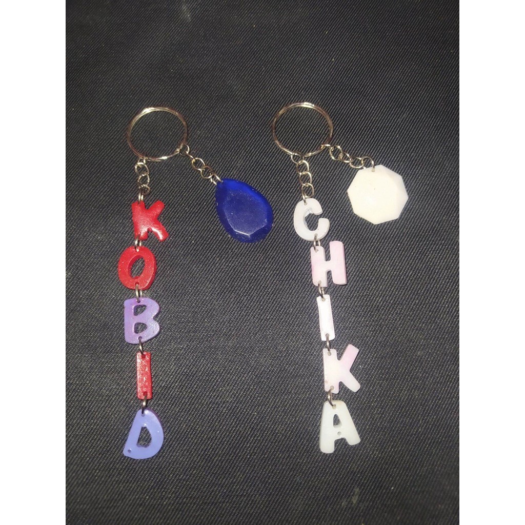 [ COD ] Gantungan Kunci Custom Nama ( Bisa Pilih Warna-Warna Huruf ) / Gantunagn kunci Custom Polyes