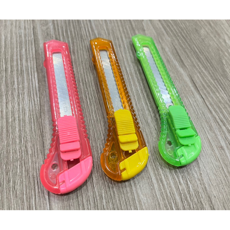 

Cutter Warna Transparan Besar / Pisau Pemotong Besar - ABO