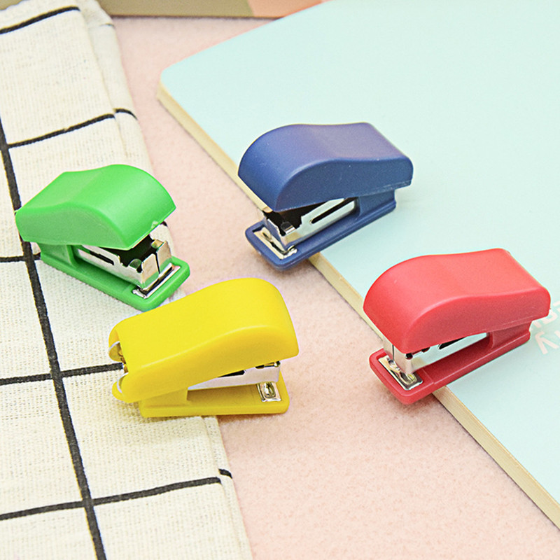 

Cute Mini Stapler Set Portable Small Gift Stapler School Office Supplies Children Student Stationery 1pc (Random Color)