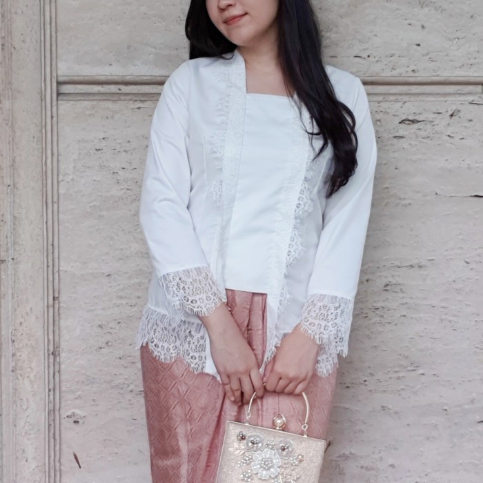 

Benangsari Anindya Kebaya Broken White Kutu Baru Katun - BlueMint, S